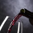 P(fand)tastischer Rotweingenuss: Nachhaltig verpackt in Pfandflaschen für einen köstlichen Genuss mit minimaler Umweltauswirkung! Pinotin Galler 2/4 Wein