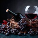 Satin Noir Grand Vin Kräftig-würziger Genuss mit langzeitgereifter Raffinesse – perfekt ausbalanciert für Philosophieren & Gaumenfreuden!Barrique Faßausbau